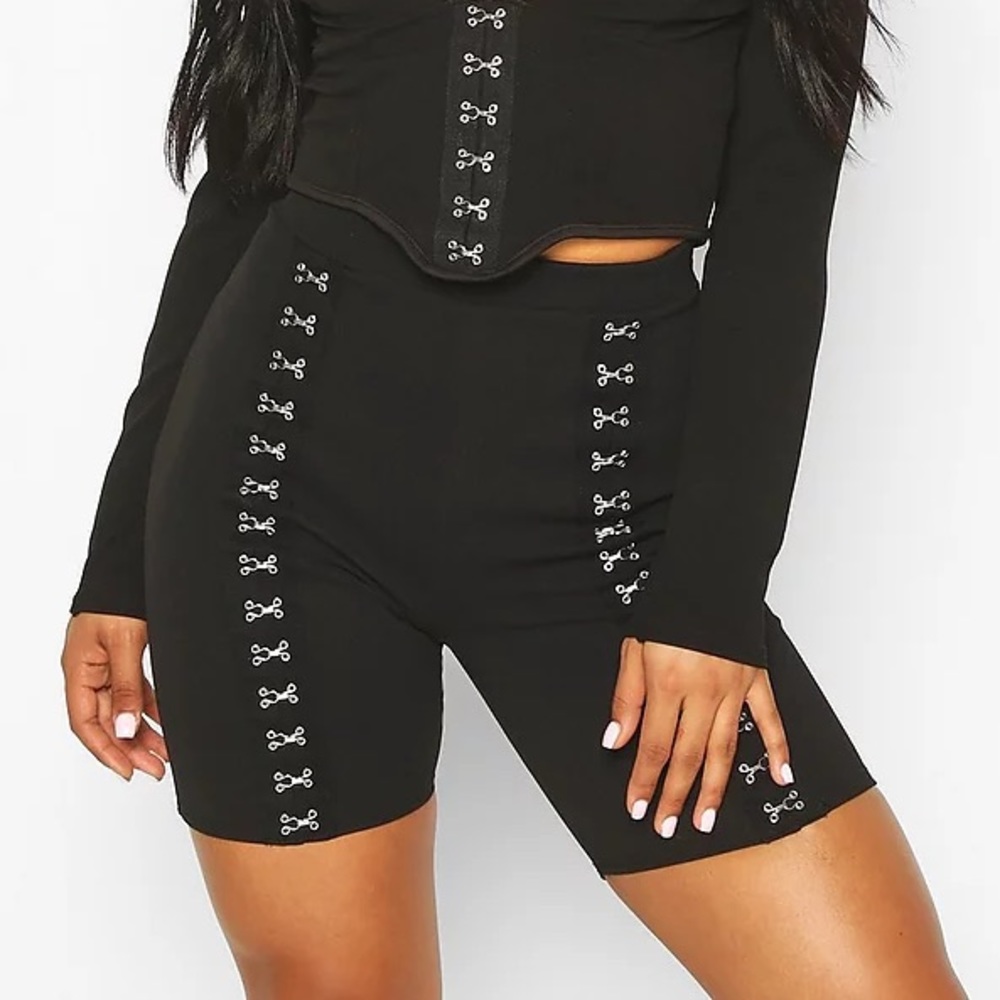BRAND NEW. ✨Hook & Eye Cycling Shorts✨